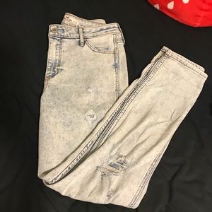 MUST GO🌼 Hollister Size 0 Boyfriend Jeans